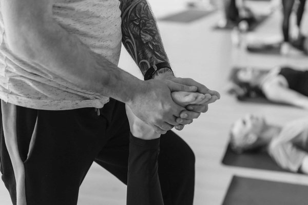 Quelle est l'efficacité de l'hydrothérapie pour la rééducation des patients ayant subi une chirurgie du rachis?