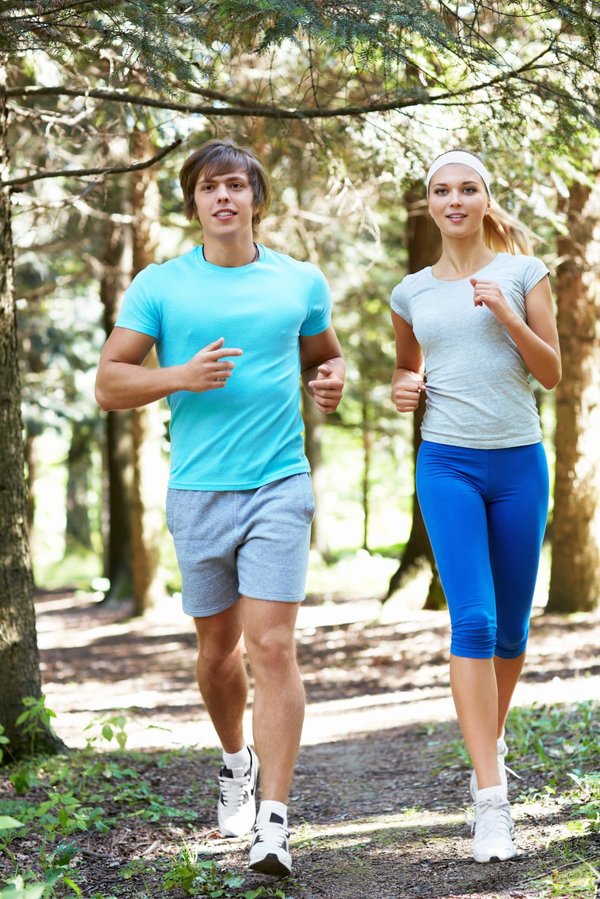 Quels sont les bienfaits de la pratique de sports de raquette pour la coordination et le temps de réaction chez les seniors ?